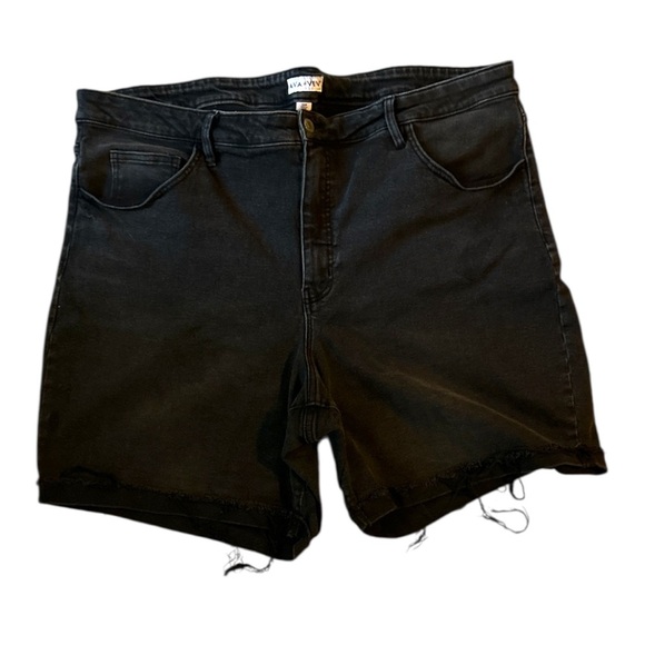 Ava & Viv Plus Size 26 Black Denim Shorts Frayed Hem High Rise long inseam NWOT - Picture 1 of 6